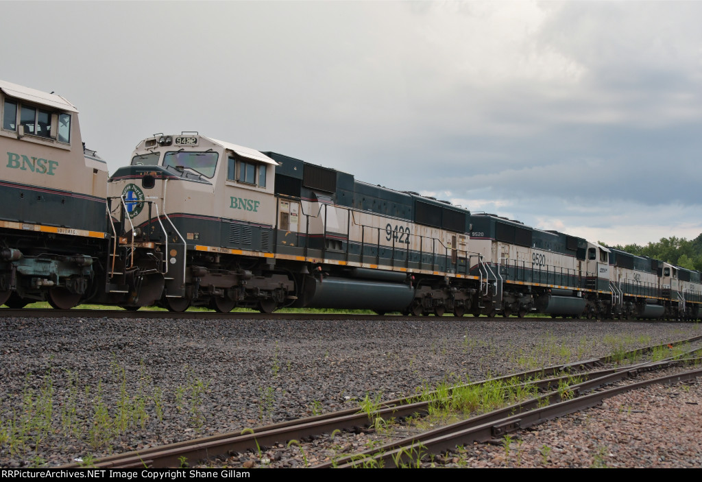 BNSF 9422 Roster shot.